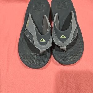 Reef Kids Sandals in Gray and Black
